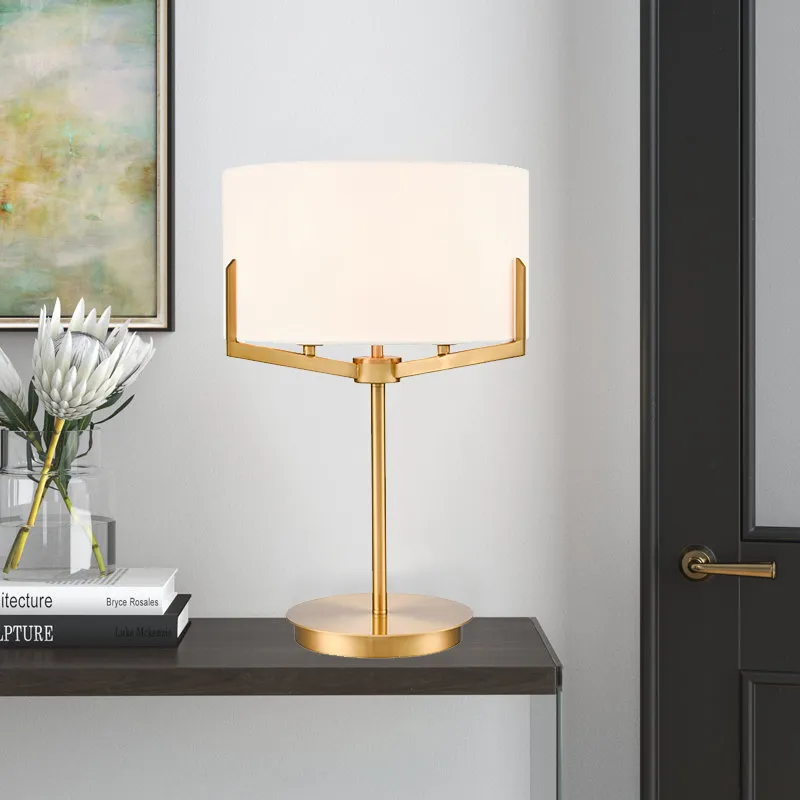 Moderna namizna svetilka